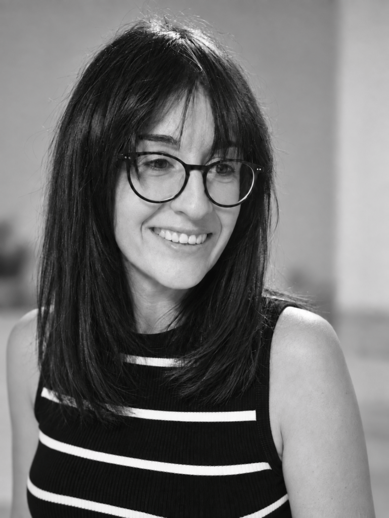 Noemí Sánchez, psicóloga, en un retrato en blanco y negro.